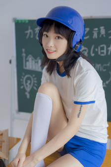 父母谈恋爱被女儿撞见瞬间害羞